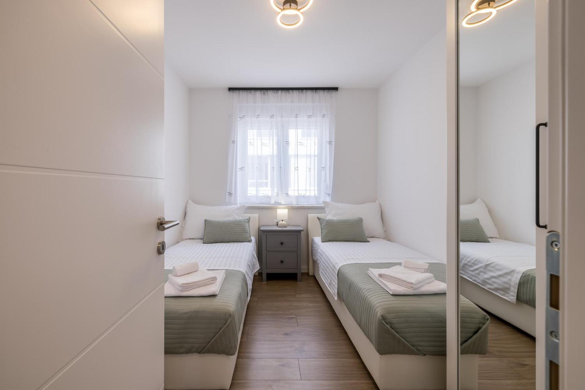 Adriatic Nest, Cozy And Modern Two Bedroom Apartment Kastela Ngoại thất bức ảnh